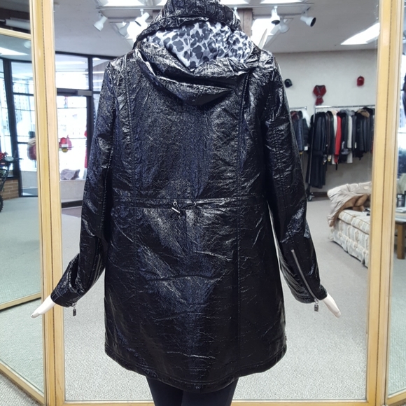 Iridescent Crushed Patent Leather Effect Rain Coat - Picture 4 of 6